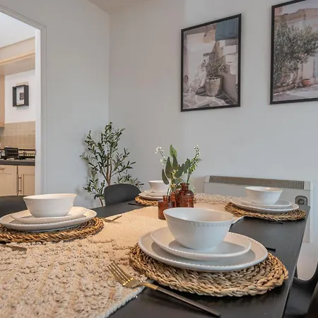 3-Bed Serviced Apt Near M62, Leeds - Ideal For Up To 6 Guests - Long Stay Options - Free Parking And Wifi Morley  Exterior photo