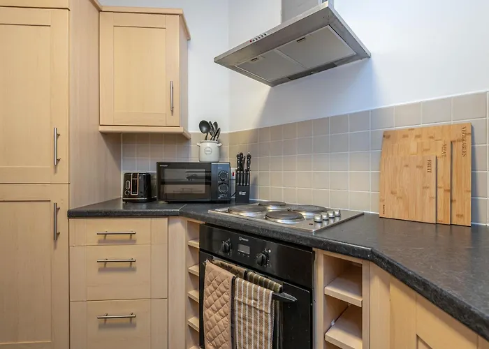 3-Bed Serviced Apt Near M62, Leeds - Ideal For Up To 6 Guests - Long Stay Options - Free Parking And Wifi