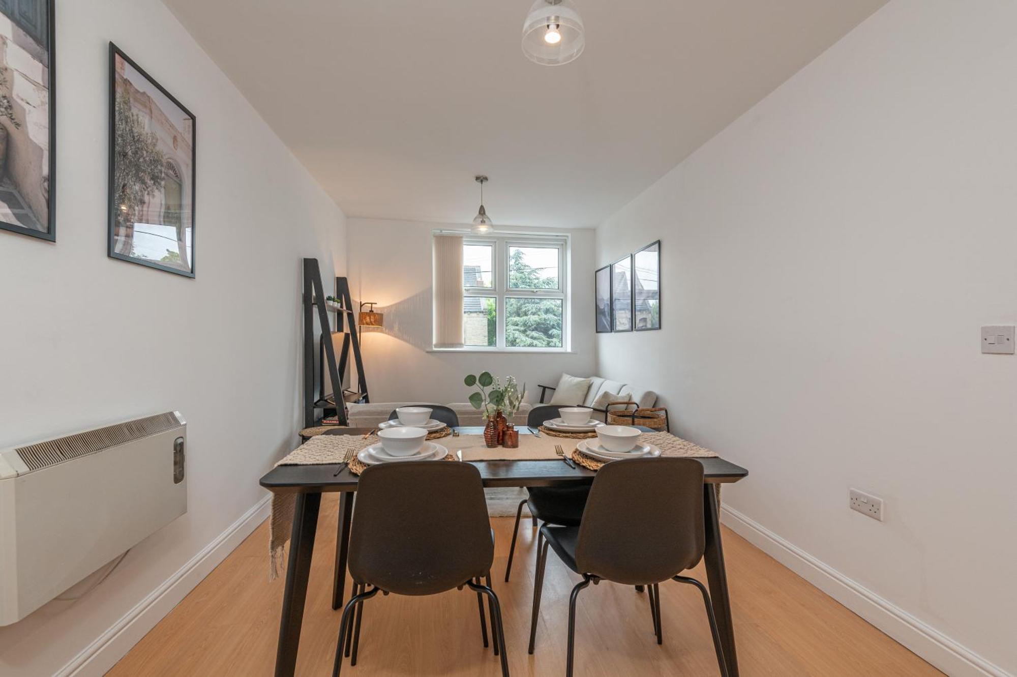 Apartment 3-bed Serviced Near M62, Leeds - Ideal For Up To 6 Guests - Long Options - Free Parking And Wifi Morley (West Yorkshire)